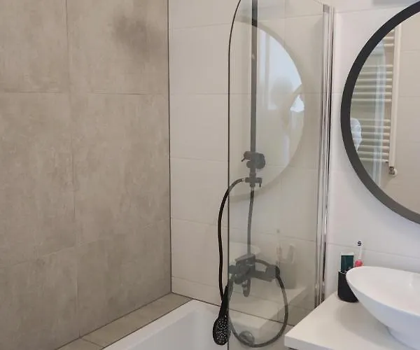 Przytulne Mieszkanie W Cichej Okolicy Vratislav