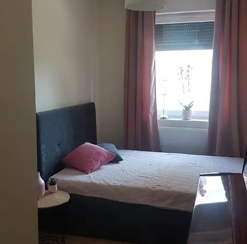 Przytulne Mieszkanie W Cichej Okolicy * Vratislav