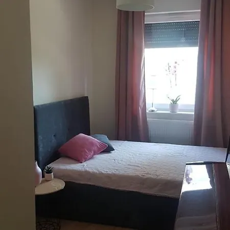 Przytulne Mieszkanie W Cichej Okolicy * Vratislav